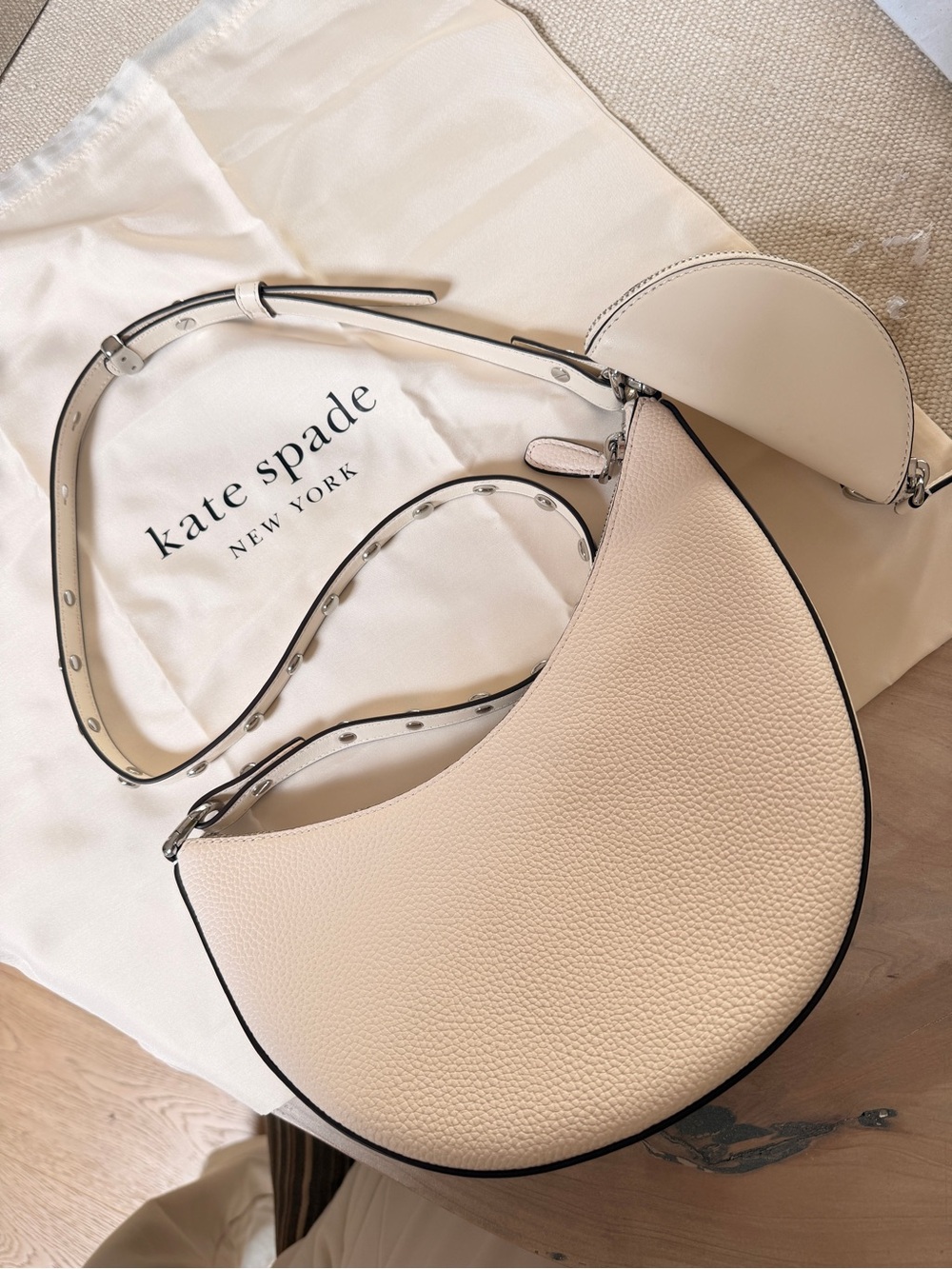 White Crescent Crossbody Bag – Sleek Women’s Shoulder Bag
